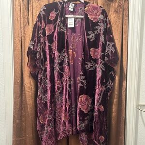 NWT Time and Tru Velvet Kimono with Floral Pattern